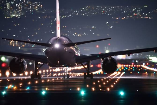 СМИ: в аэропорту Токио столкнулись два грузовых самолета