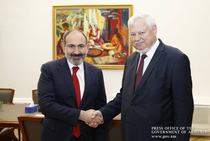 Премьер-министр принял личного представителя действующего председателя ОБСЕ 
Анджея Каспршика