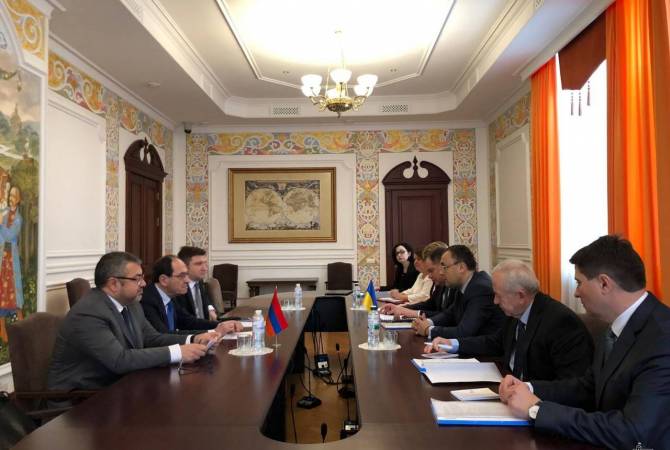 Les ministres des Affaires étrangères d'Arménie et d'Ukraine signeront le programme de 
consultations bilatérales pour 2019-2020

