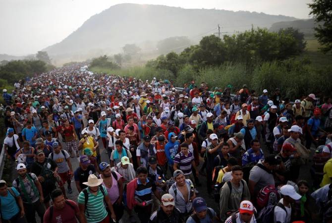 СМИ: караван в составе 1,5 тыс. мигрантов отправился с юга Мексики к границе с США