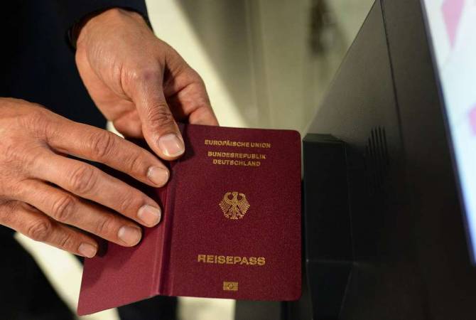 Эксперты составили рейтинг стран с самыми "мощными" паспортами