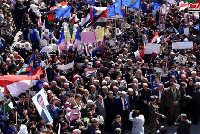 В Сирии проходят многотысячные акции протеста против решения США по Голанам