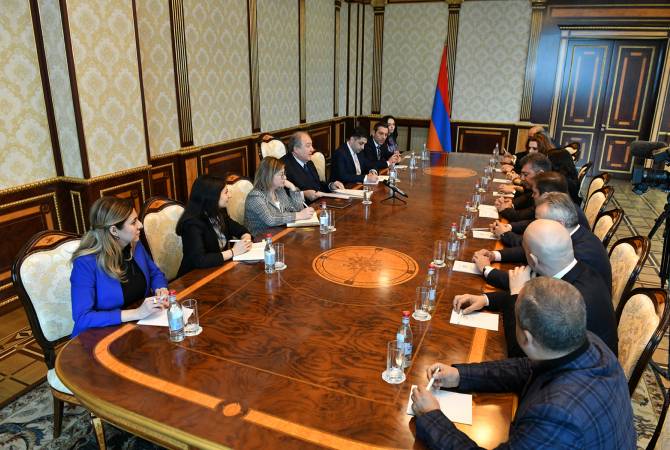 رئيس الجمهورية أرمين سركيسيان يستقبل وفد من غرفة التجارة الأمريكية في أرمينيا
