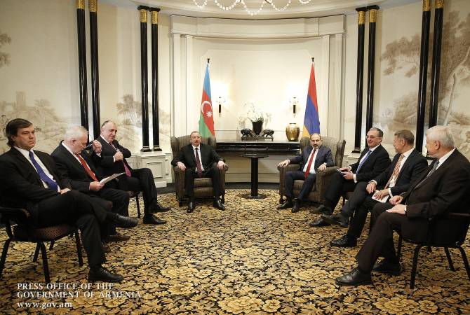 Беседа Пашиняна и Алиева продлилась два часа: к ним вновь присоединились 
сопредседатели и министры иностранных дел