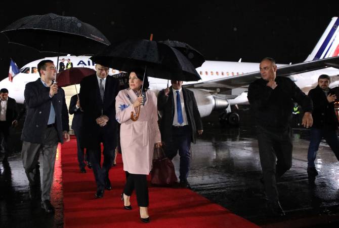 ГРУЗИЯ: Президент Грузии стала первым пассажиром прямого рейса Париж-Тбилиси