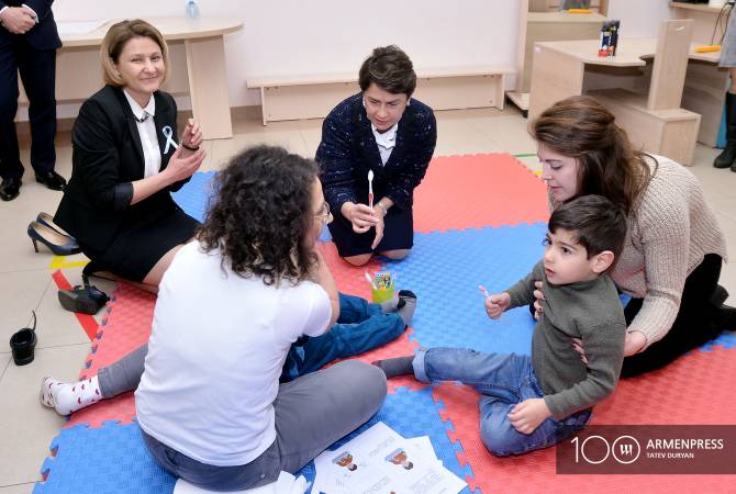 بمناسبة اليوم العالمي للتوعية من التوحد عقيلة رئيس الجمهورية الأرمينية السيدة نونه سركيسيان تزور 
مركز لويس وتقضي وقتاً مع الأطفال
