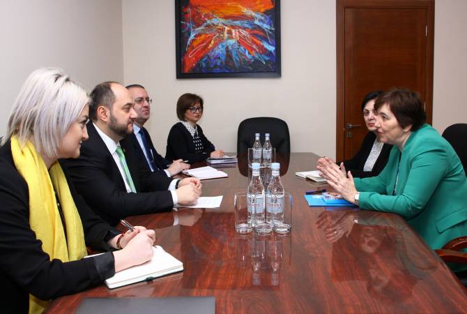 Переход ко всеобщему инклюзивному образованию является одной из приоритетных 
задач: министр образования и науки Армении встретился с Таней Радочай