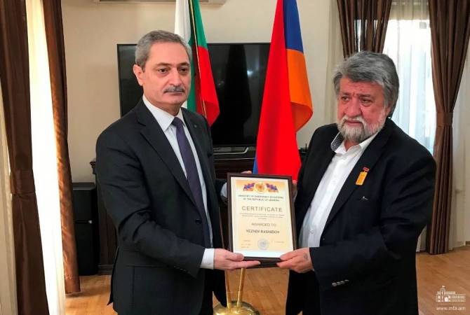 L'Arménie récompense le politicien bulgare Vezhdi Rashidov pour l'aide pendant le 
tremeblement de terre de Spitak