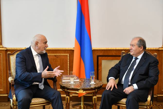 Le président de l'Arménie a rencontré le président du cercle d’amitié Arménie-Roumanie et de 
l'Union arméno-roumaine