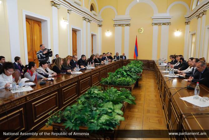 Итальянские парламентарии обещали приложить последовательные усилия по 
ратификации соглашения Армения-ЕС