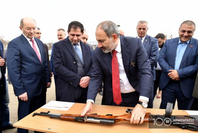 رئيس وزراء أرمينيا نيكول باشينيان يزور القاعدة العسكرية الروسية بأرمينيا على هامش زيارته إلى مدينة 
كيومري
