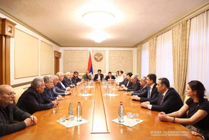 Президент Республики Арцах принял делегацию Ереванского государственного 
университета

