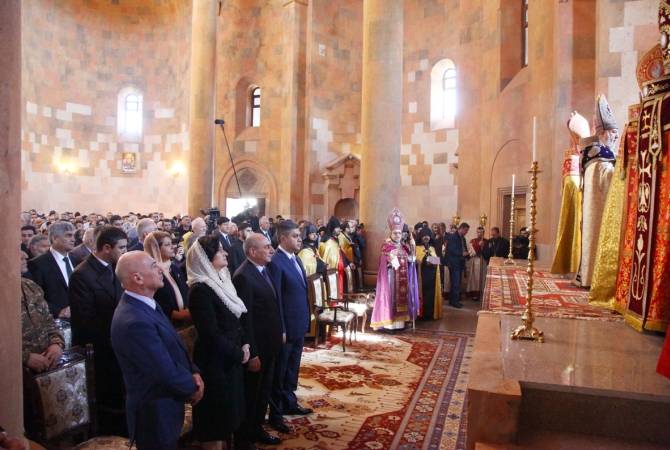 В  присутствии Президента  Арцаха и Католикоса всех армян состоялась церемония 
освящения Кафедрального собора Покрова Пресвятой Богородицы


