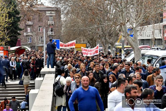 مساعد رئيس الوزراء الأرميني يتعهد بإيصال مطالب المتظاهرين في قضية شركة سبايكا إلى باشينيان