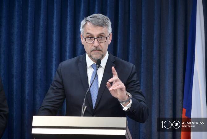 "La production tchèque a beaucoup de choses à proposer au secteur de la Défense de 
l’Arménie", déclare le ministre tchèque de la Défense