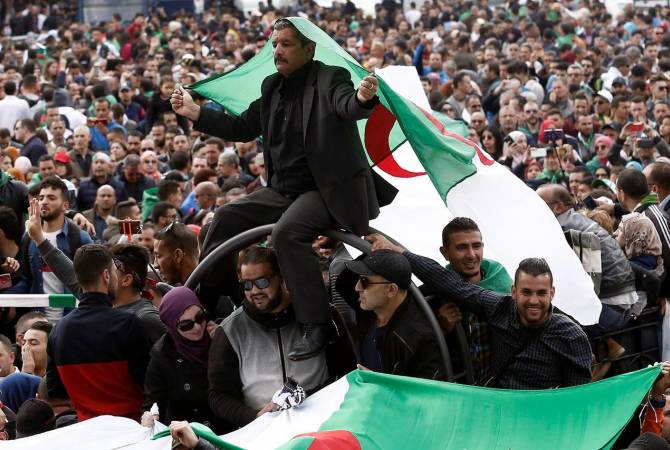  Временный глава Алжира назначил президентские выборы на 4 июля 