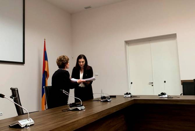 هاروتيون آغا سركيسيان وشقيقته فاردوهي يتبرعان بوثائق متعلقة بالإبادة الأرمنية في الولايات المتحدة 
إلى مؤسسة معهد الإبادة الجماعية الأرمنية في يريفان