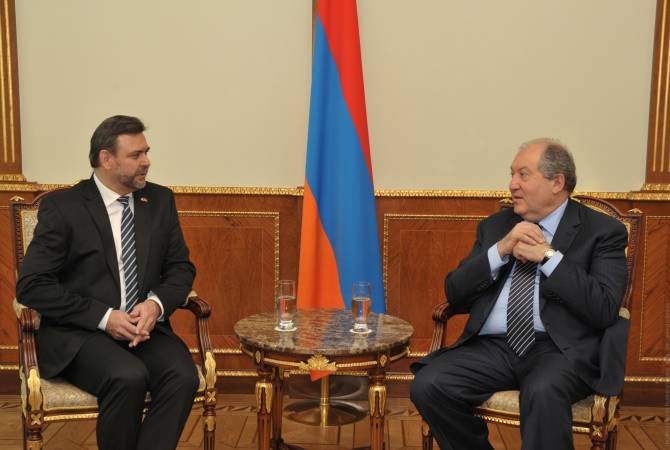 الرئيس أرمين سركيسيان يعقد لقاء وداع مع سفير الجمهورية التشيكية لدى أرمينيا بيتر ميكيسكا 