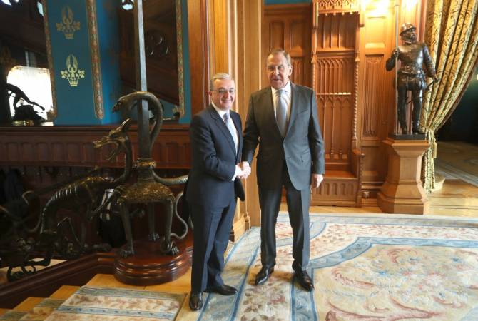 وزير الخارجية الأرميني زوهراب مناتساكانيان يلتقي بنظيره الروسي سيرجي لافروف في موسكو 