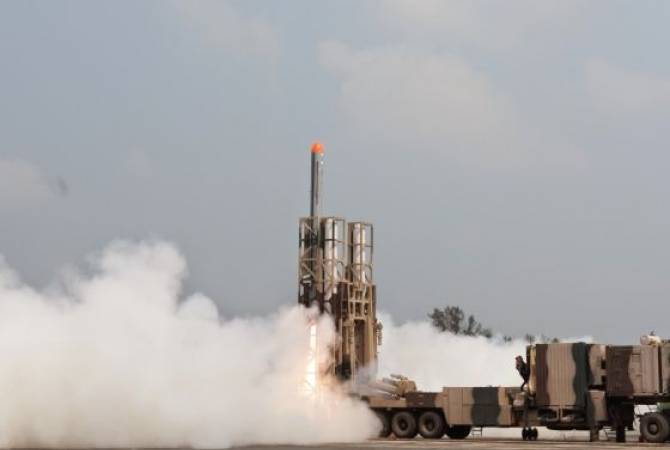 Le premier missile de croisière indien à portée intermédiaire Nirbhay a été testé avec succès en 
Inde