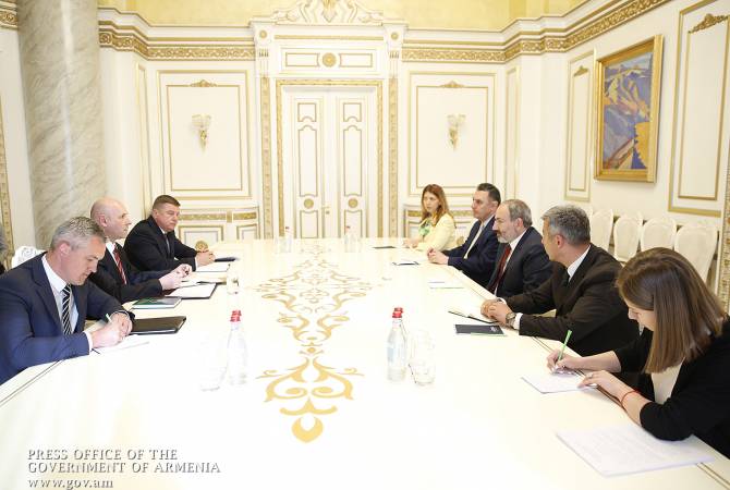 Le Premier ministre et l'Ambassadeur de Biélorussie en Arménie ont discuté des questions de 
développement de la coopération