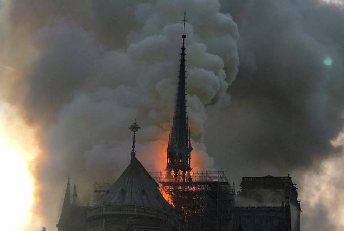 Notre Dame de Paris in fierce fire