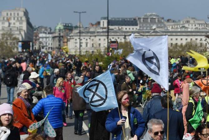 Число задержанных после протестов в Лондоне экологических активистов превысило 100