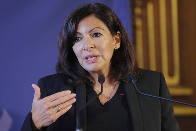 Мэр Парижа предложила созвать конференцию по сбору средств на восстановление Нотр-
Дама
