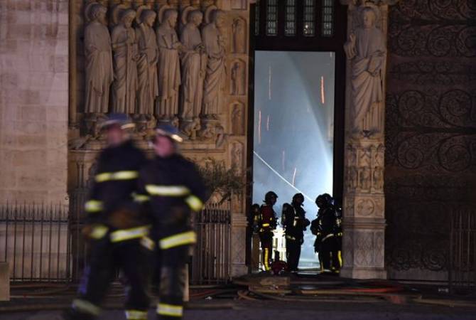 Փարիզի Աստվածամոր տաճարի հրդեհը մարած հրշեջներին ճանապարհել են 
ծափահարություններով