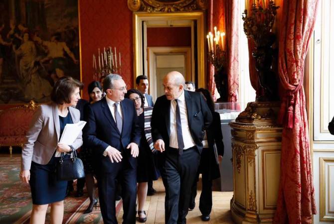 Զոհրաբ Մնացականյանի՝ Փարիզ աշխատանքային այցը սկսվել է Ֆրանսիայի արտաքին 
գործերի նախարար հետ հանդիպմամբ