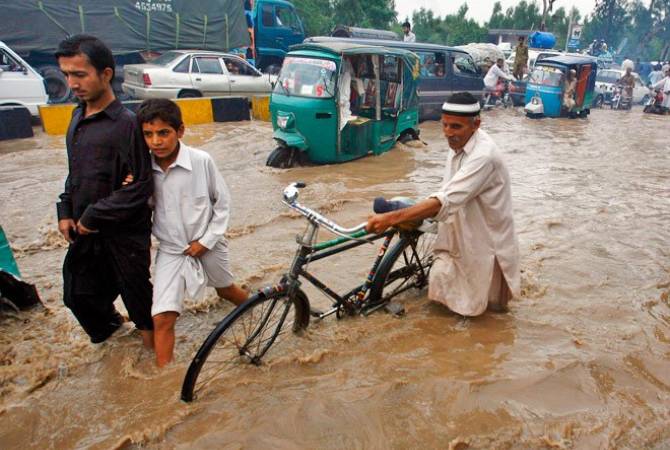 Число погибших из-за ливней в Пакистане возросло до 39 человек