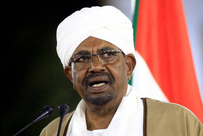 Отстраненного от власти президента Судана перевели в тюрьму, пишут СМИ