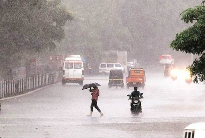 В Индии более 30 человек погибли из-за песчаных бурь и ливней, сообщили СМИ
