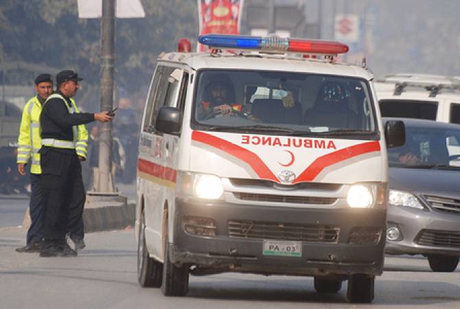 Вооруженные люди напали на автобус в Пакистане