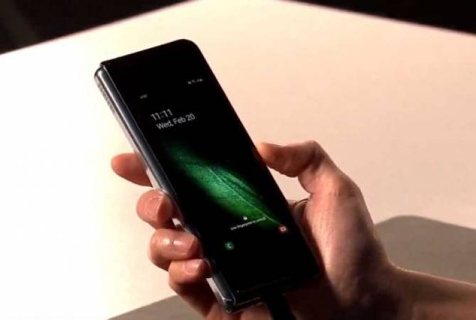 Samsung Electronics изучает сообщения о проблемах со смартфоном Galaxy Fold