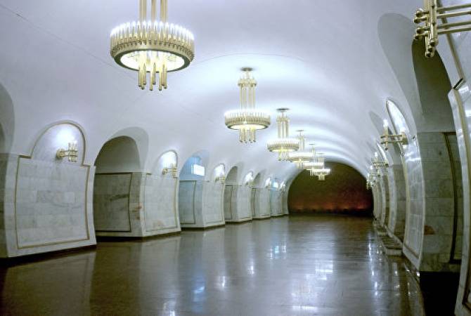 В Киеве три станции метро закрыли из-за дебатов Порошенко и Зеленского