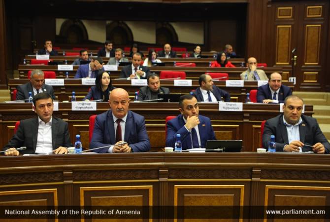 Парламент Армении принял в первом чтении законопроект об устранении противоречий в 
законе, созданных после конституционных изменений