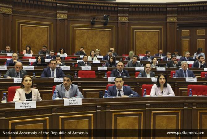 ԱԺ-ն կողմ քվեարկեց Հայաստանի ու Արգենտինայի միջև արձակուրդի և աշխատանքի 
ծրագրի մասին համաձայնագիրը վավերացնելու նախագծին