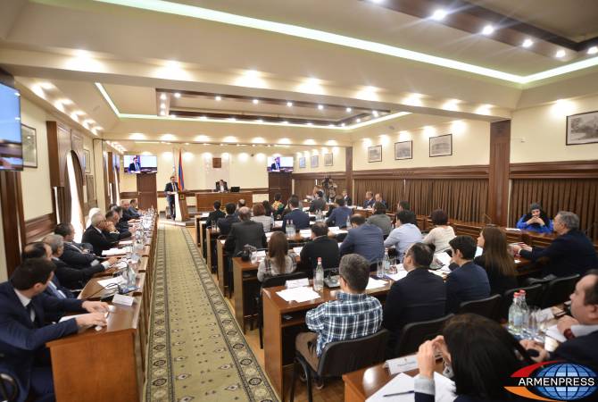 В постоянной комиссии по финансово-кредитным и экономическим вопросам Совета 
старейшин Еревана - новый председатель