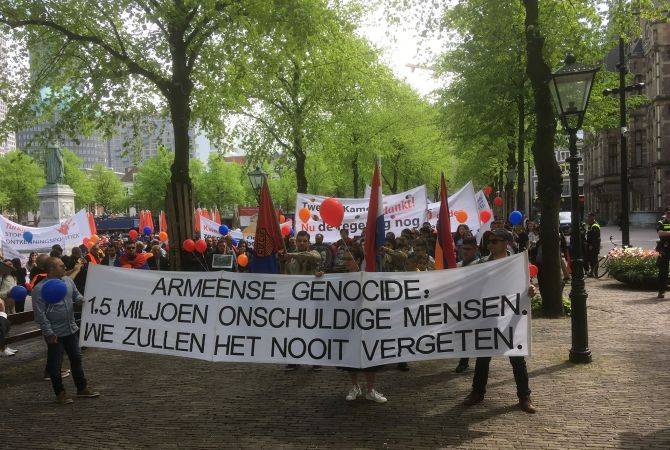 Armenian community of Netherlands hands over petition to the government for recognition of 
Armenian Genocide