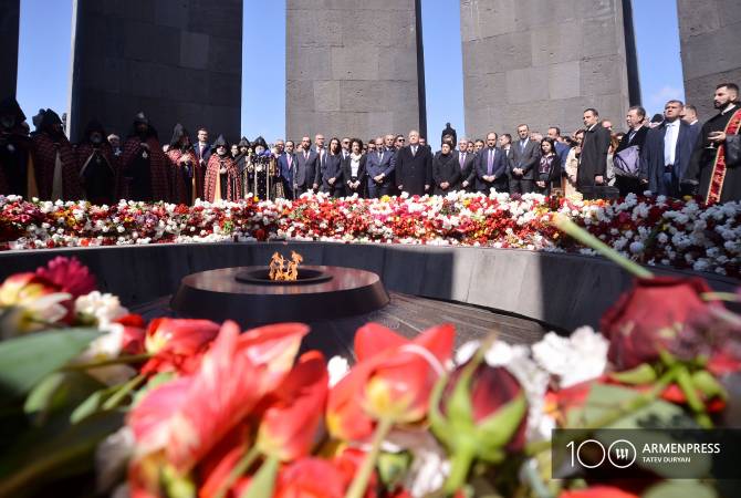 Armenian leadership pays homage to Armenian Genocide victims at Tsitsernakaberd Memorial 