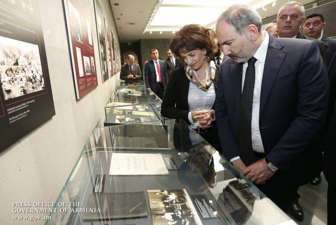 PM Pashinyan, spouse Anna Hakobyan visit Armenian Genocide Museum-Institute