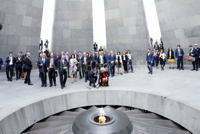 L’Homme est capable du pire lorsqu’il oublie ce qui le lie à son prochain: message du président 
Emmanuel Macron le jour de commémoration du Génocide arménien
