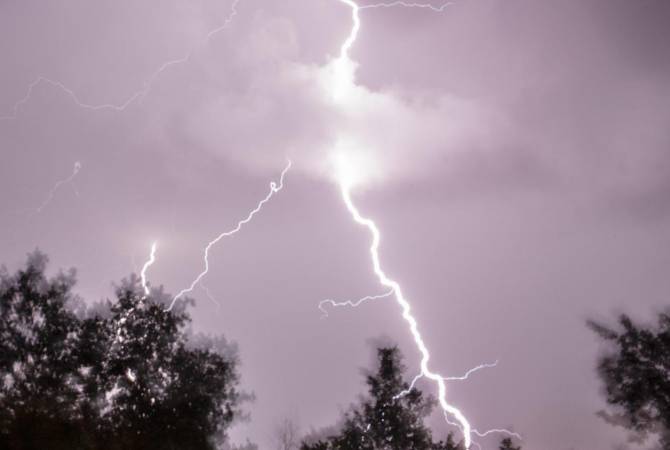 СМИ: в Эльзасе зафиксировали более 22 тыс. молний за один день