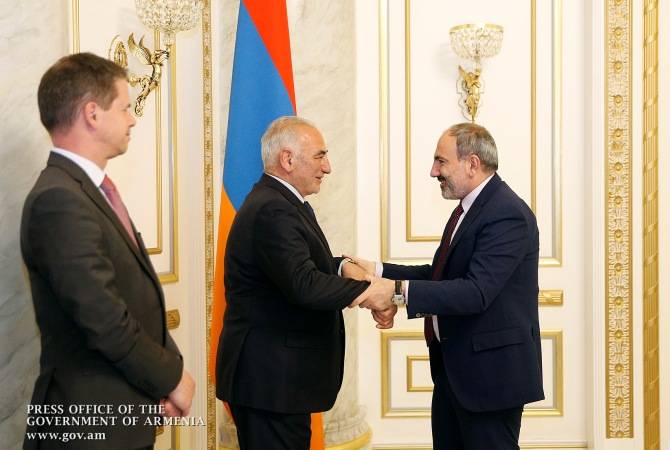 Премьер-министр Армении принял первого заместителя мэра Лиона Жоржа Кепенекяна