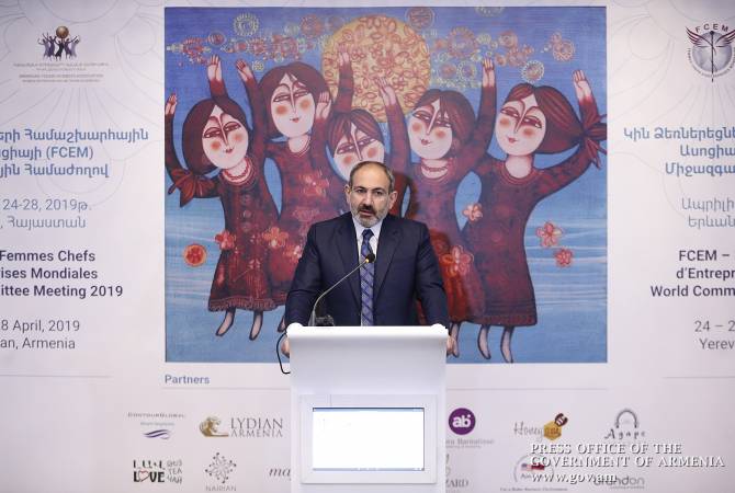 Nikol Pashinyan a prononcé un discours au Forum de l'Association internationale des femmes 
entrepreneurs