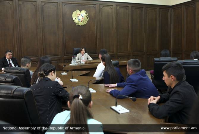 Լենա Նազարյանը հանդիպել է Հայաստանի մարզերի աշակերտների հետ