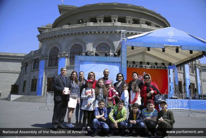Speaker of Parliament of Armenia participates in Citizen’s Day celebrations with family