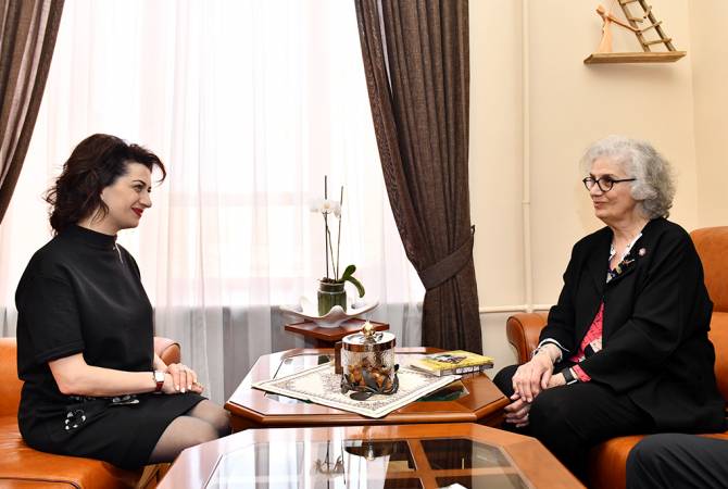 Anna Hakobian, épouse du Premier ministre, et la philanthrope Caroline Nadjarian ont discuté 
des directions de la coopération 
