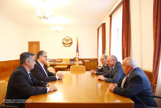 Bako Sahakyan a reçu Hovig Der-Achotian, homme d'affaires arméno-américain 
